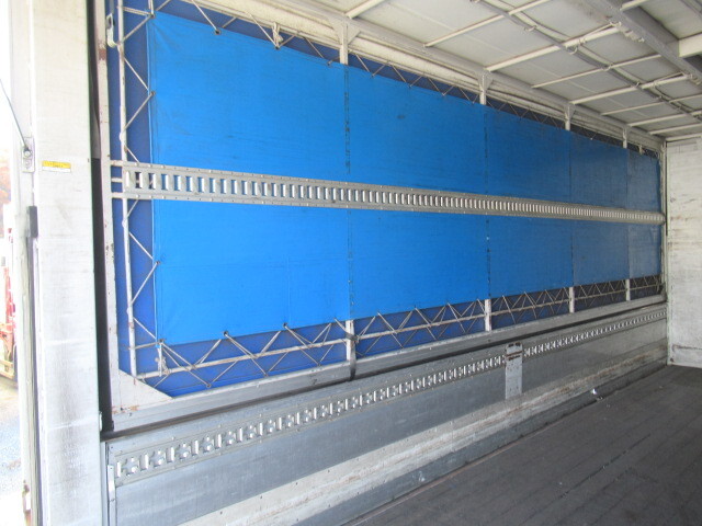 日野レンジャー幌ウイング中型（4t）[写真11]