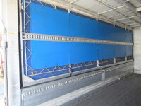 日野レンジャー幌ウイング中型（4t）[写真12]