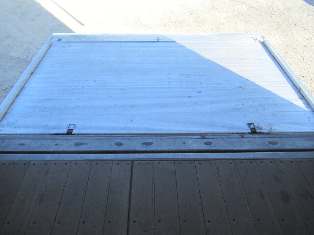 日野レンジャー幌ウイング中型（4t）[写真13]