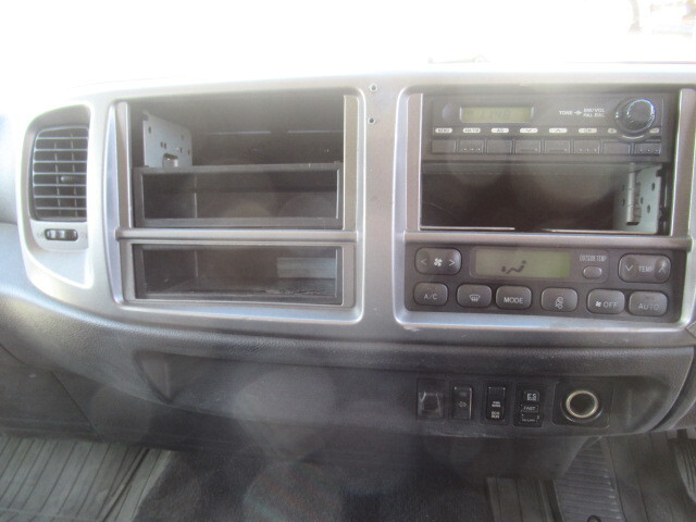 日野レンジャー幌ウイング中型（4t）[写真31]