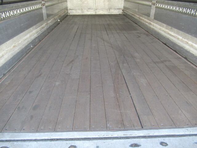 日野レンジャー幌ウイング中型（4t）[写真08]