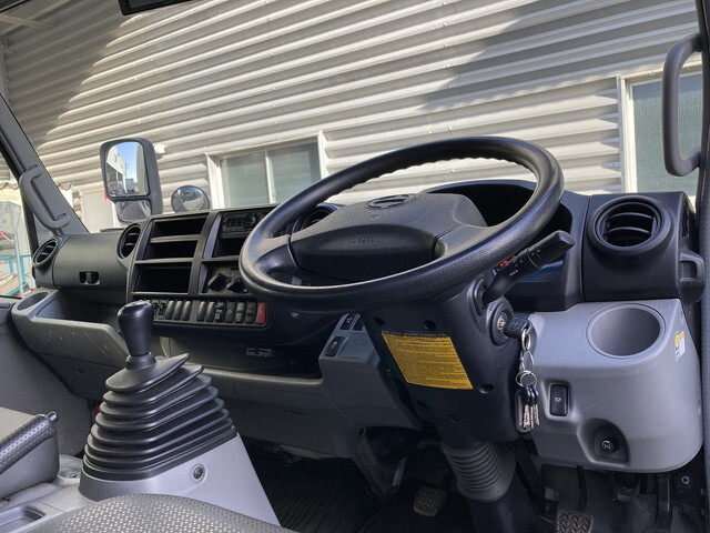 日野デュトロアルミバン小型（2t・3t）[写真15]