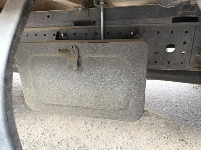 三菱ふそうキャンター平ボディ小型（2t・3t）[写真17]