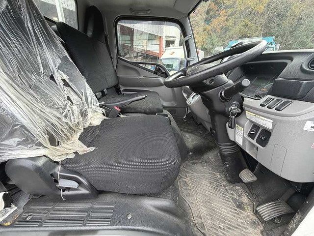 三菱ふそうキャンター平ボディ小型（2t・3t）[写真26]