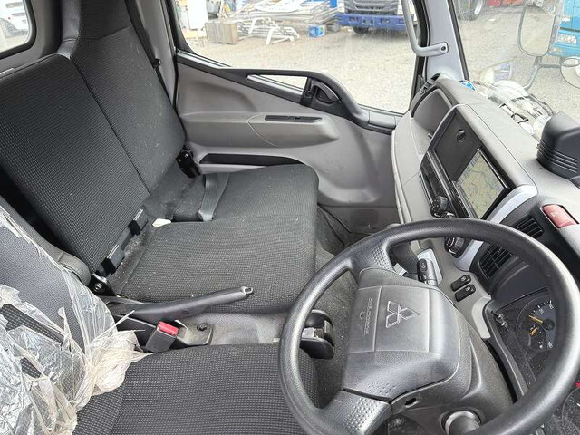 三菱ふそうキャンター平ボディ小型（2t・3t）[写真29]