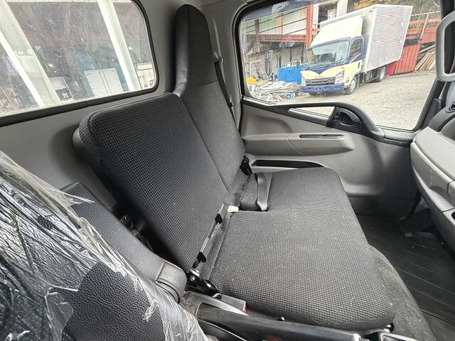 三菱ふそうキャンター平ボディ小型（2t・3t）[写真36]