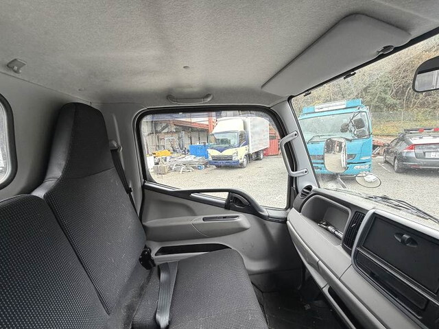 三菱ふそうキャンター平ボディ小型（2t・3t）[写真38]