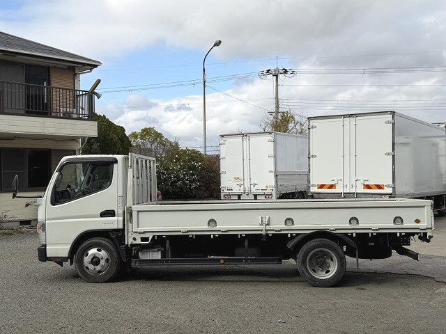 三菱ふそうキャンター平ボディ小型（2t・3t）[写真04]