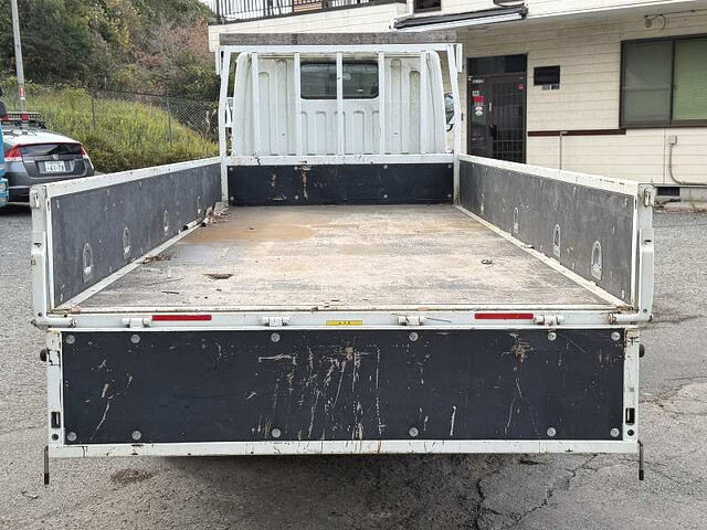 三菱ふそうキャンター平ボディ小型（2t・3t）[写真07]