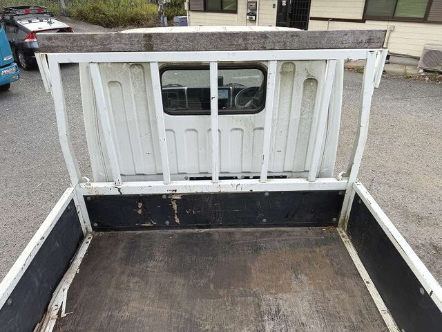 三菱ふそうキャンター平ボディ小型（2t・3t）[写真09]