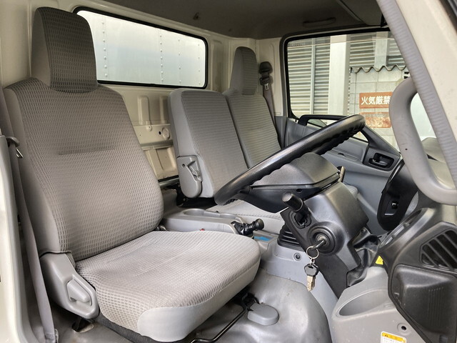 日野デュトロパネルバン小型（2t・3t）[写真13]
