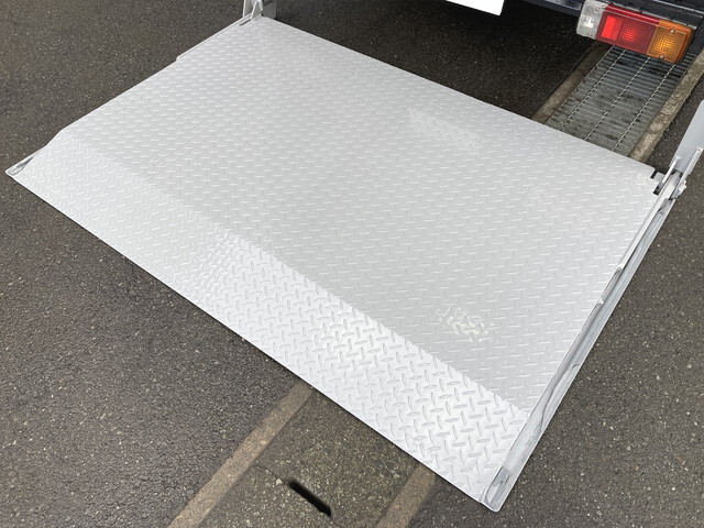 日野デュトロアルミバン小型（2t・3t）[写真06]