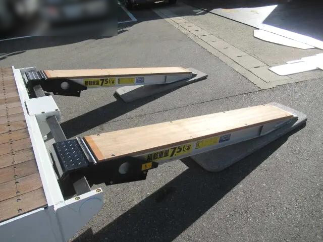 三菱ふそうスーパーグレートセルフローダー大型（10t）[写真09]