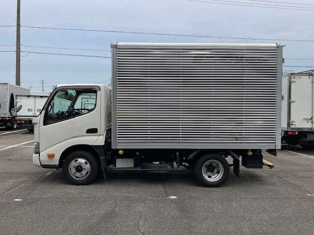 日野デュトロアルミバン小型（2t・3t）[写真04]