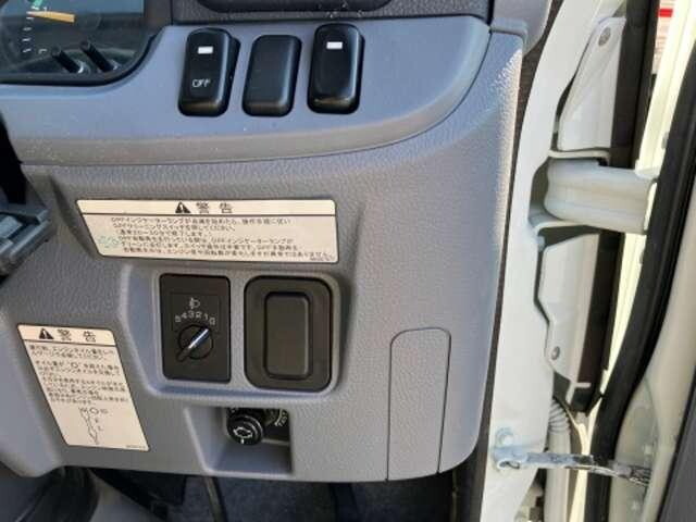 三菱ふそうキャンター平ボディ小型（2t・3t）[写真10]