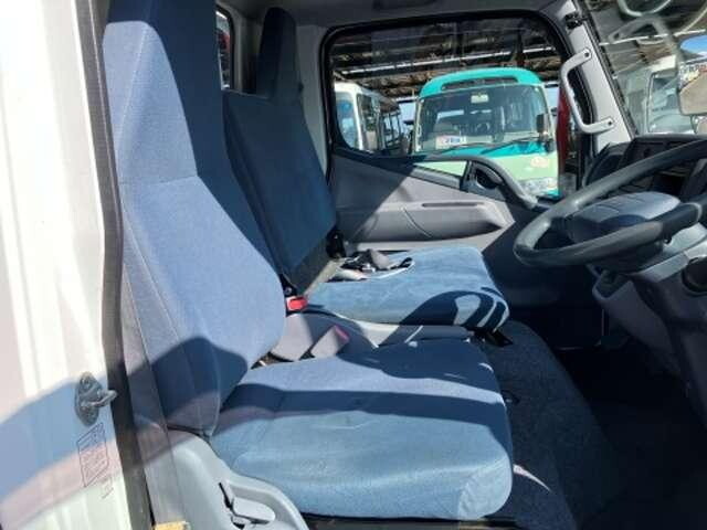 三菱ふそうキャンター平ボディ小型（2t・3t）[写真11]