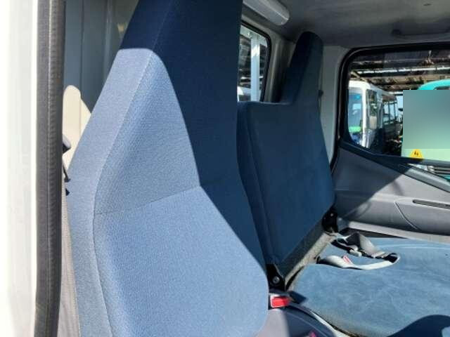 三菱ふそうキャンター平ボディ小型（2t・3t）[写真12]