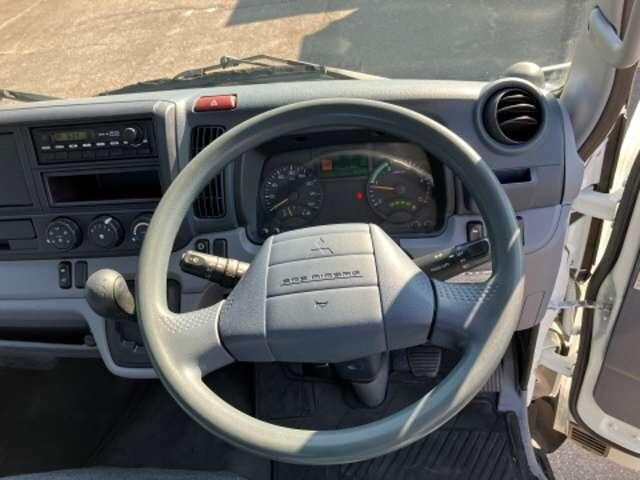 三菱ふそうキャンター平ボディ小型（2t・3t）[写真15]