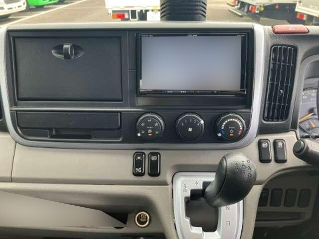 三菱ふそうキャンターアルミバン小型（2t・3t）[写真09]