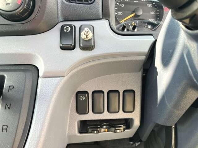 三菱ふそうキャンター平ボディ小型（2t・3t）[写真11]