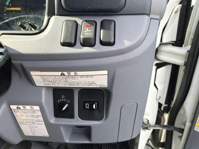 三菱ふそうキャンター平ボディ小型（2t・3t）[写真12]