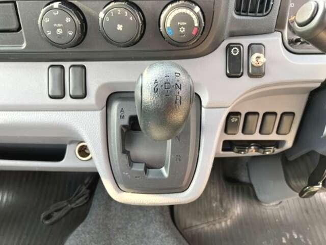 三菱ふそうキャンター平ボディ小型（2t・3t）[写真13]