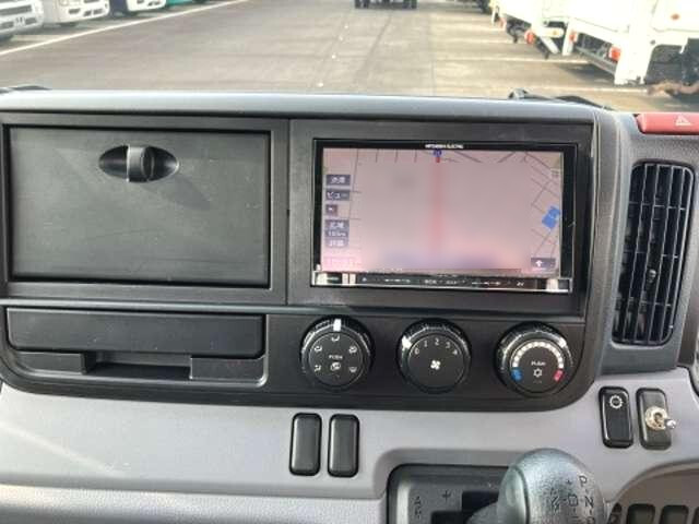 三菱ふそうキャンター平ボディ小型（2t・3t）[写真09]