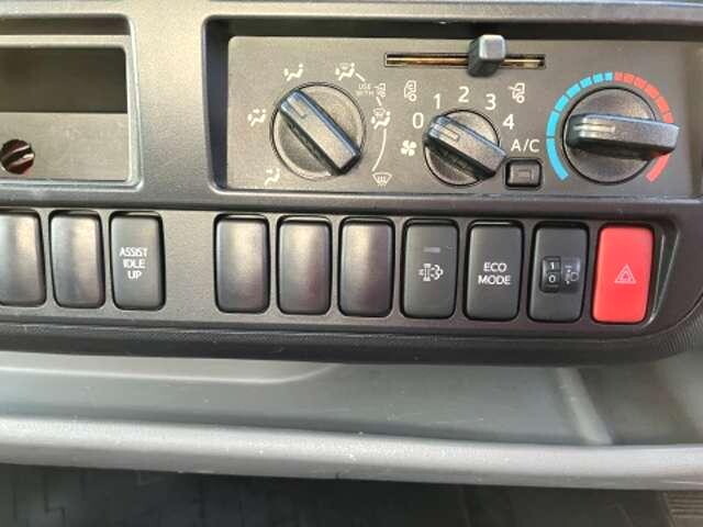 日野デュトロ平ボディ小型（2t・3t）[写真10]