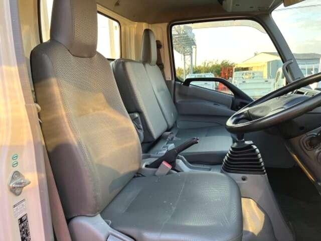 日野デュトロ平ボディ小型（2t・3t）[写真13]