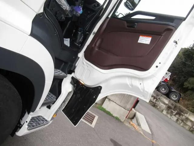 日野プロフィアアルミブロック大型（10t）[写真19]