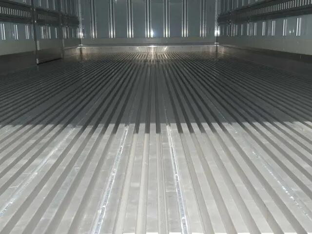 日野レンジャー冷凍車（冷蔵車）中型（4t）[写真10]