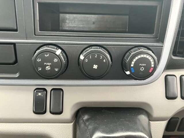 三菱ふそうキャンター平ボディ小型（2t・3t）[写真10]