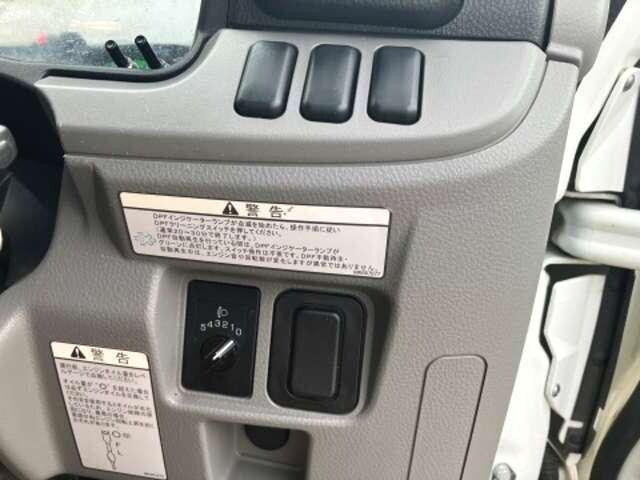 三菱ふそうキャンター平ボディ小型（2t・3t）[写真12]