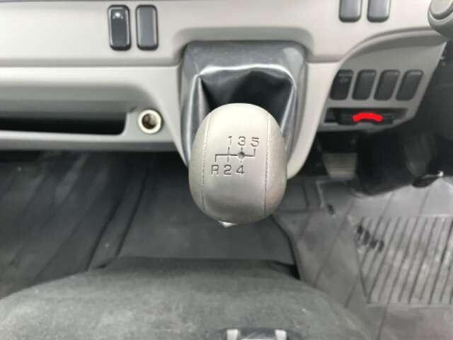 三菱ふそうキャンター平ボディ小型（2t・3t）[写真13]