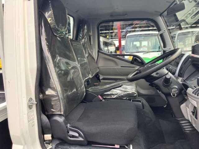 三菱ふそうキャンター平ボディ小型（2t・3t）[写真14]