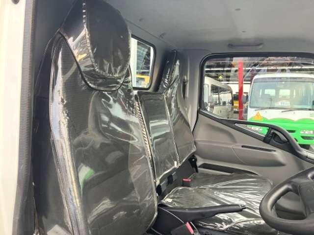 三菱ふそうキャンター平ボディ小型（2t・3t）[写真15]