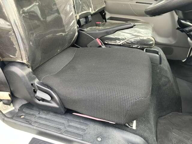 三菱ふそうキャンター平ボディ小型（2t・3t）[写真16]