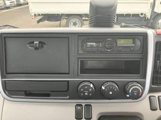 三菱ふそうキャンター平ボディ小型（2t・3t）[写真09]