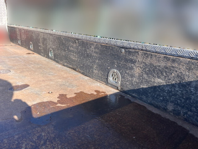 三菱ふそうキャンター平ボディ小型（2t・3t）[写真12]