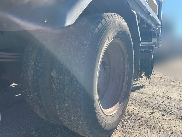 三菱ふそうキャンター平ボディ小型（2t・3t）[写真16]