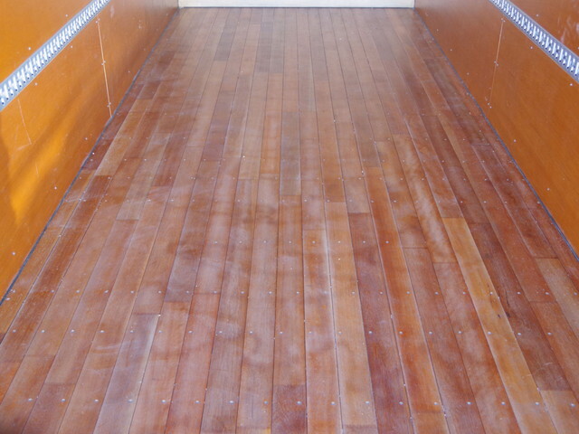 三菱ふそうファイターアルミバン中型（4t）[写真12]