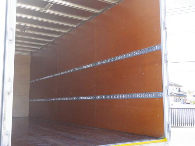 三菱ふそうファイターアルミバン中型（4t）[写真14]