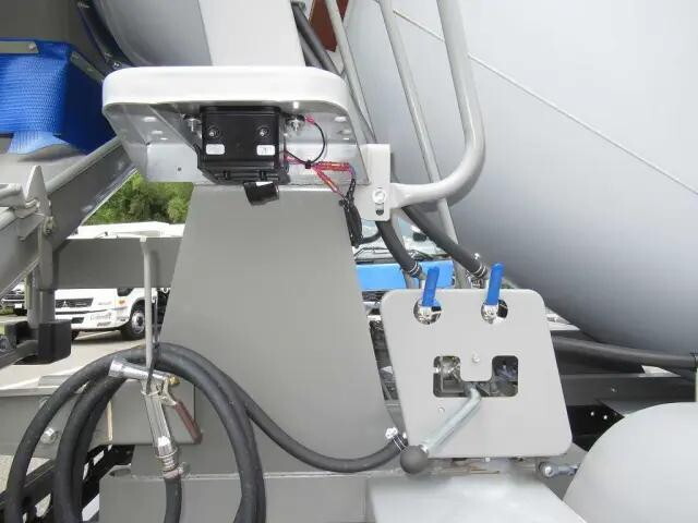 三菱ふそうファイターミキサー車（コンクリートミキサー）中型（4t）[写真10]