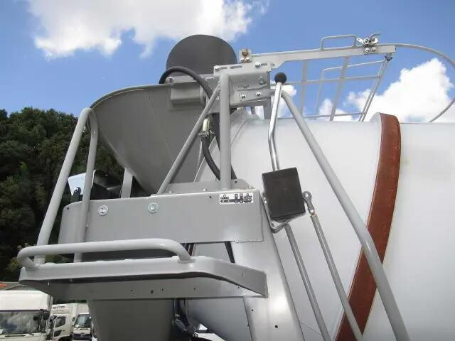 三菱ふそうファイターミキサー車（コンクリートミキサー）中型（4t）[写真09]