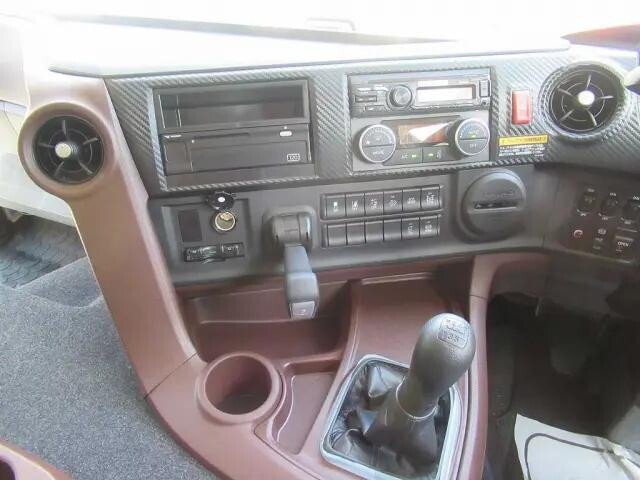 日野プロフィアセルフクレーン4段大型（10t）[写真17]