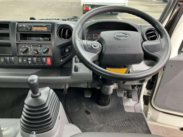 日野デュトロ平ボディ小型（2t・3t）[写真07]