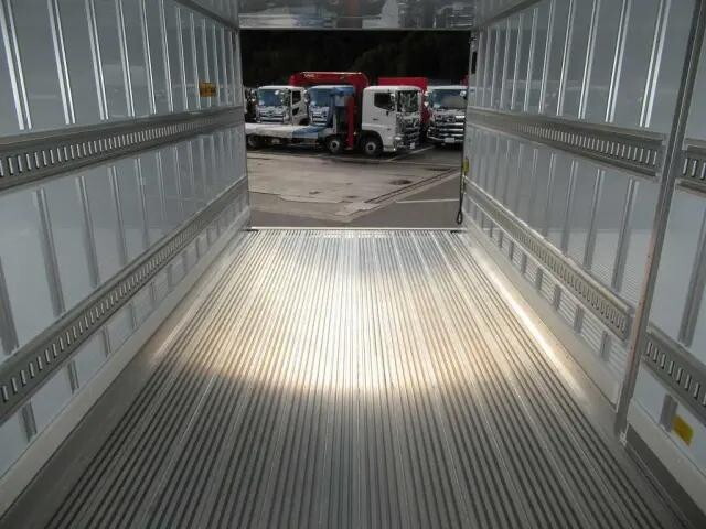 日野レンジャー冷凍車（冷蔵車）中型（4t）[写真11]