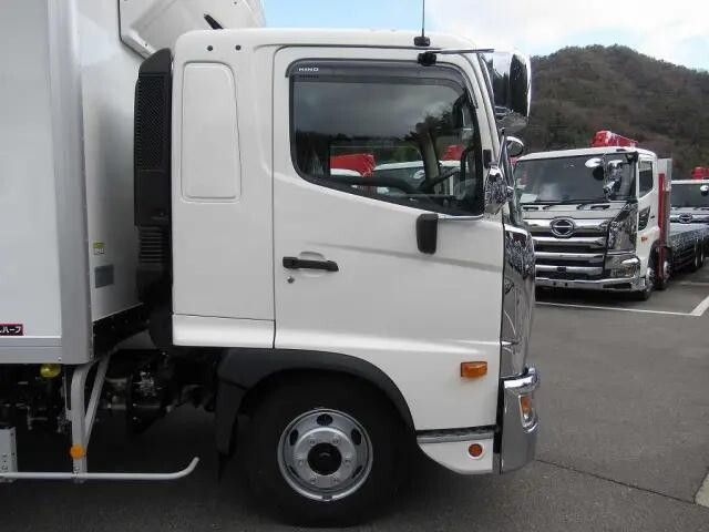 日野レンジャー冷凍車（冷蔵車）中型（4t）[写真13]