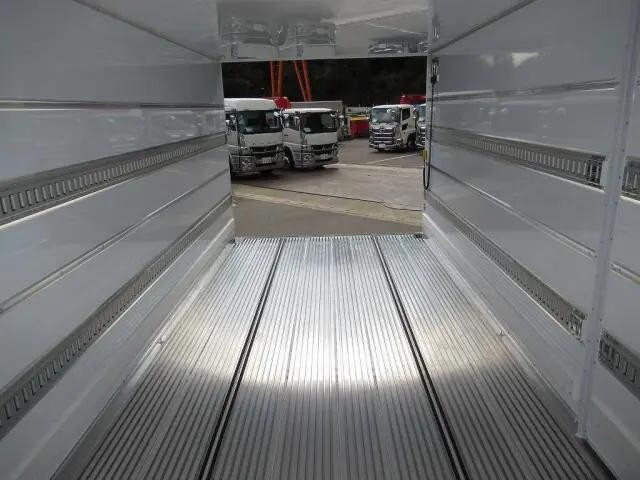 三菱ふそうファイター冷凍車（冷蔵車）中型（4t）[写真10]