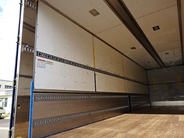 三菱ふそうスーパーグレートアルミウイング大型（10t）[写真10]